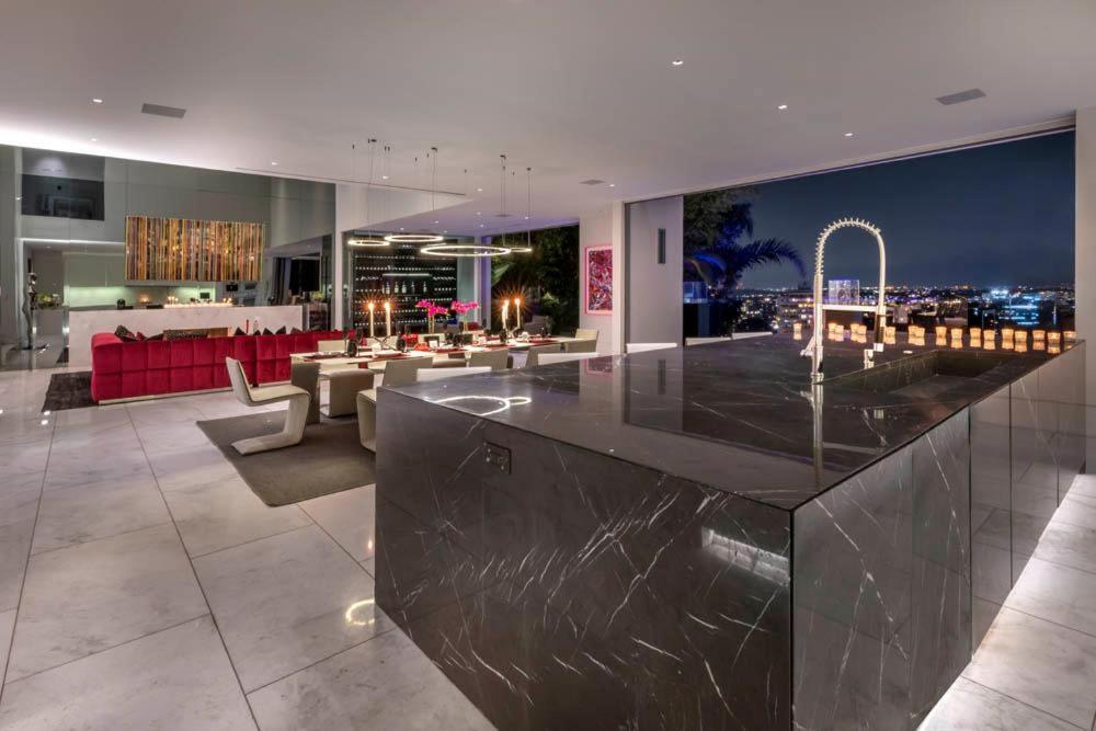 St Ives Modern * Los Angeles