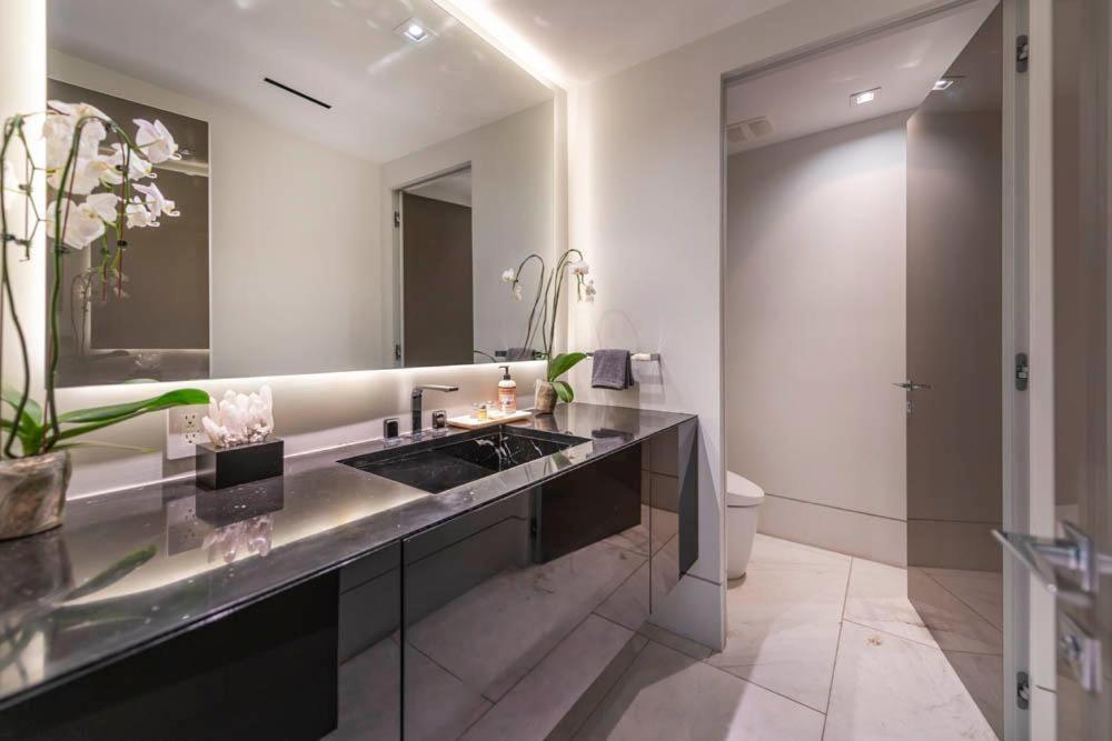 St Ives Modern * Los Angeles