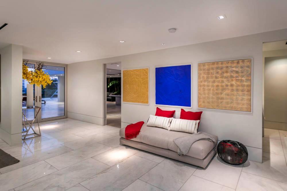 St Ives Modern * Los Angeles